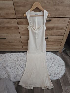 Sleeveless Cream Maxi Dress - Women